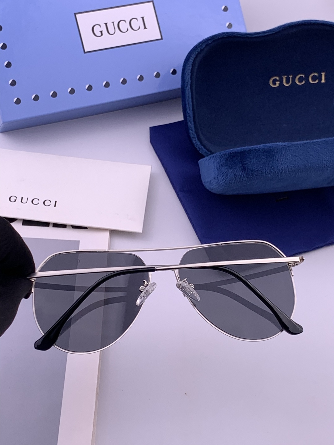 GUCCI 男款炫彩飞行员偏光太阳镜 ❤️材质：高清尼龙加厚卡槽高清偏光镜片 🌹无边框镜架💕颜👍型号：G1702