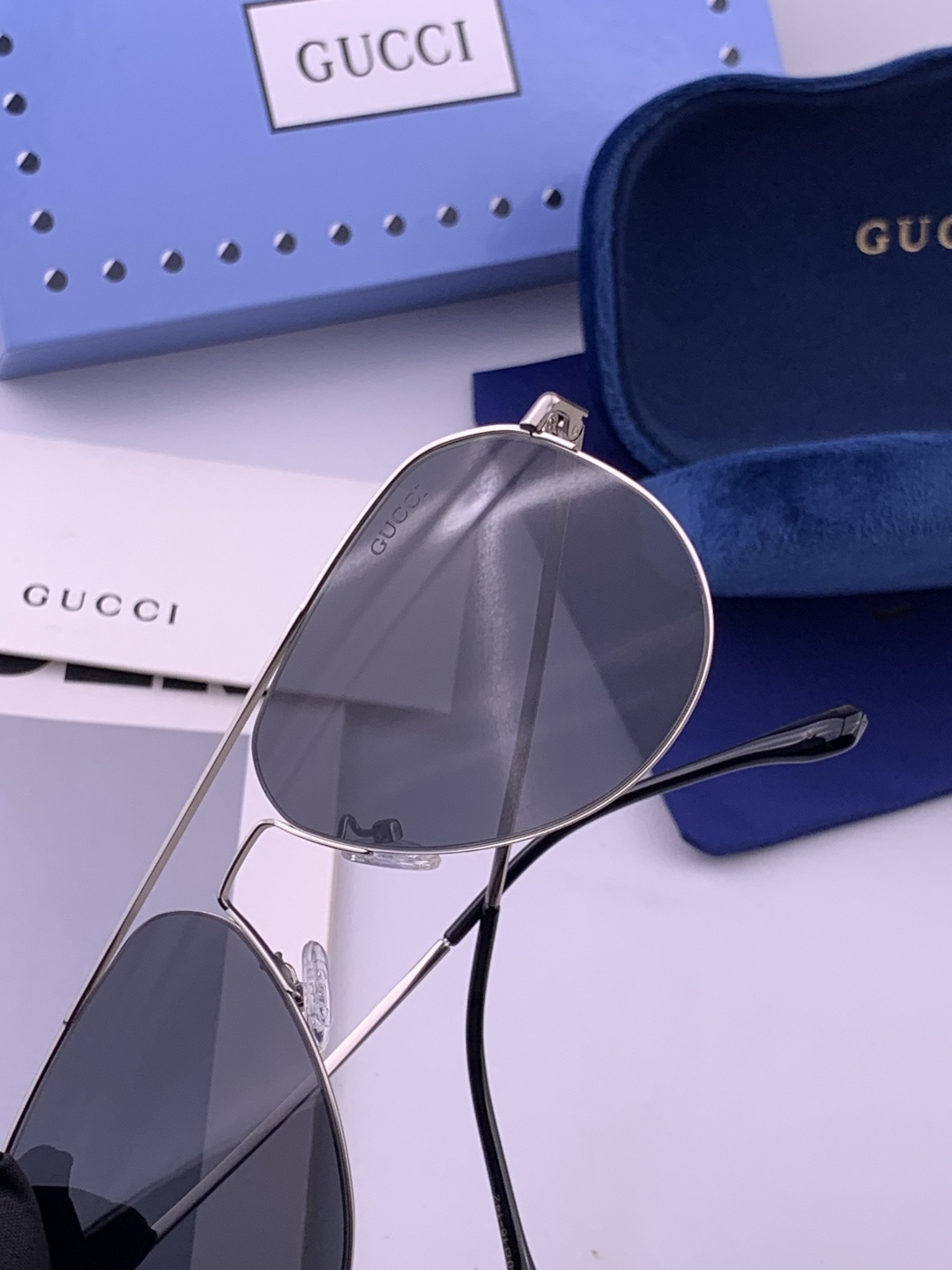 GUCCI 男款炫彩飞行员偏光太阳镜 ❤️材质：高清尼龙加厚卡槽高清偏光镜片 🌹无边框镜架💕颜👍型号：G1702