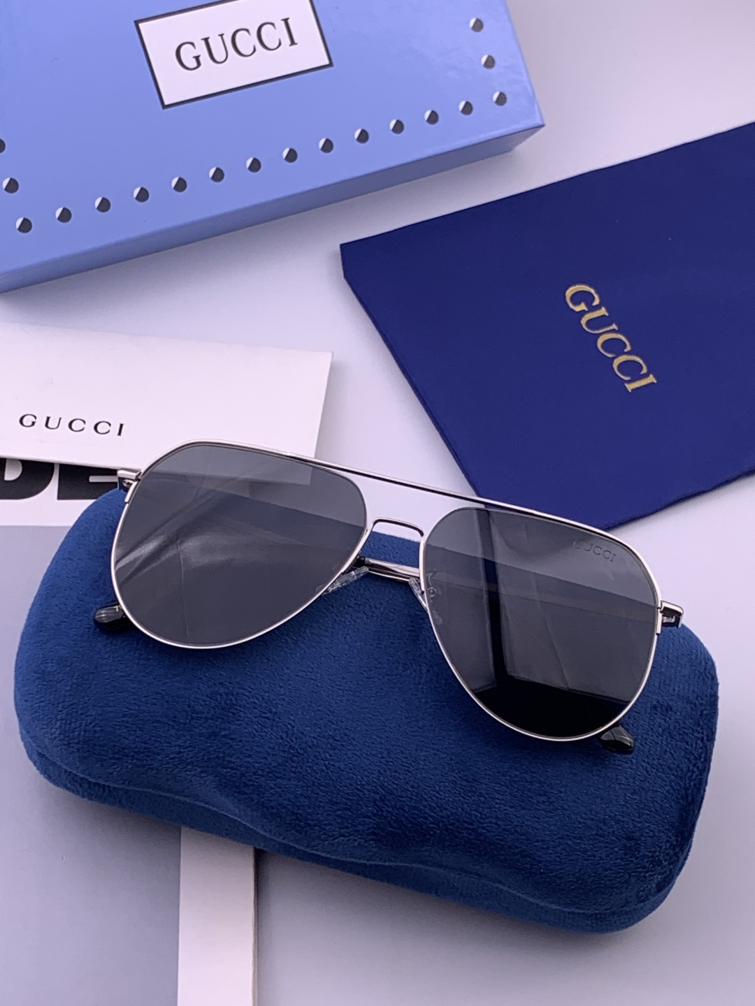 GUCCI 男款炫彩飞行员偏光太阳镜 ❤️材质：高清尼龙加厚卡槽高清偏光镜片 🌹无边框镜架💕颜👍型号：G1702