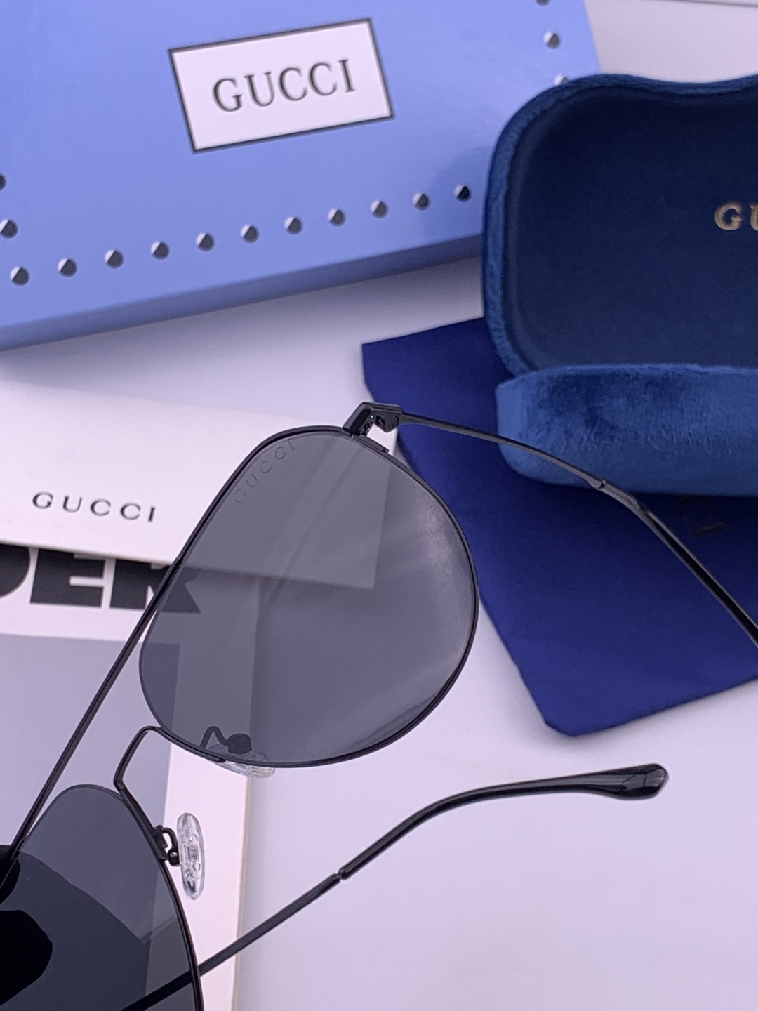 GUCCI 男款炫彩飞行员偏光太阳镜 ❤️材质：高清尼龙加厚卡槽高清偏光镜片 🌹无边框镜架💕颜👍型号：G1702