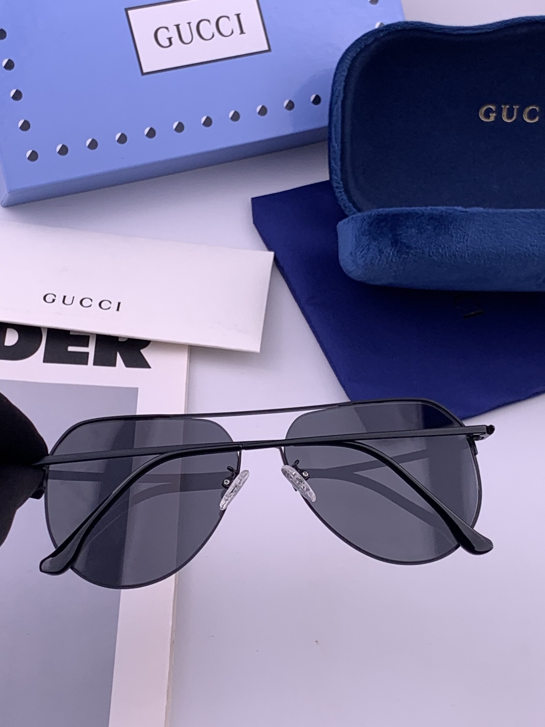 GUCCI 男款炫彩飞行员偏光太阳镜 ❤️材质：高清尼龙加厚卡槽高清偏光镜片 🌹无边框镜架💕颜👍型号：G1702