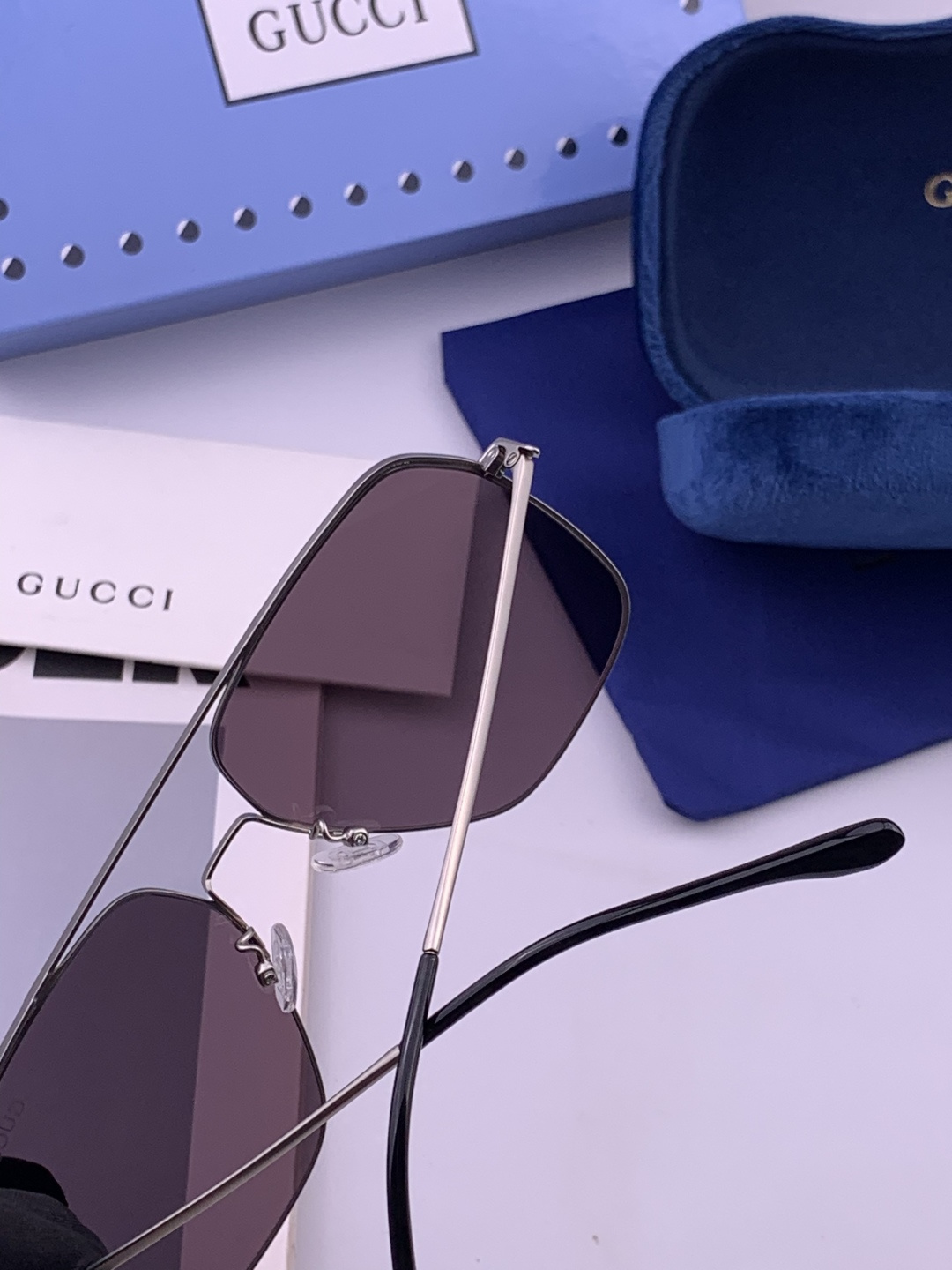 GUCCI 男款炫彩飞行员偏光太阳镜 ❤️材质：高清尼龙加厚卡槽高清偏光镜片 🌹无边框镜架💕颜👍型号：G0702