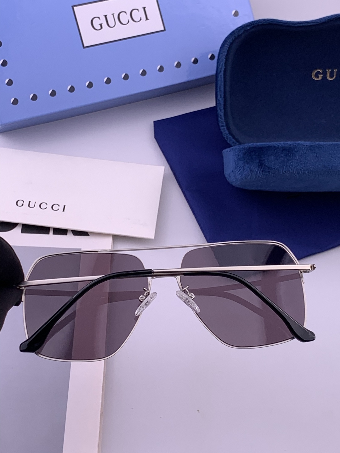 GUCCI 男款炫彩飞行员偏光太阳镜 ❤️材质：高清尼龙加厚卡槽高清偏光镜片 🌹无边框镜架💕颜👍型号：G0702
