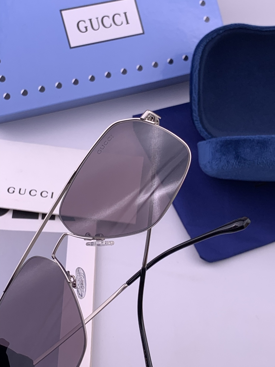 GUCCI 男款炫彩飞行员偏光太阳镜 ❤️材质：高清尼龙加厚卡槽高清偏光镜片 🌹无边框镜架💕颜👍型号：G0702
