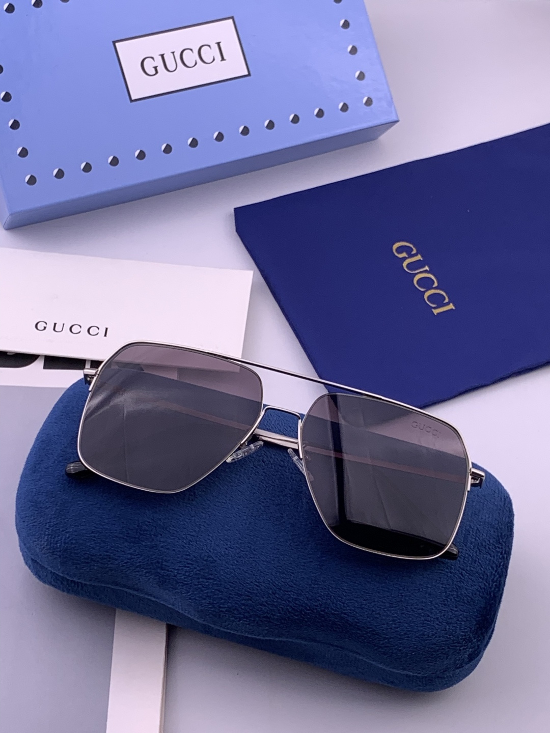 GUCCI 男款炫彩飞行员偏光太阳镜 ❤️材质：高清尼龙加厚卡槽高清偏光镜片 🌹无边框镜架💕颜👍型号：G0702
