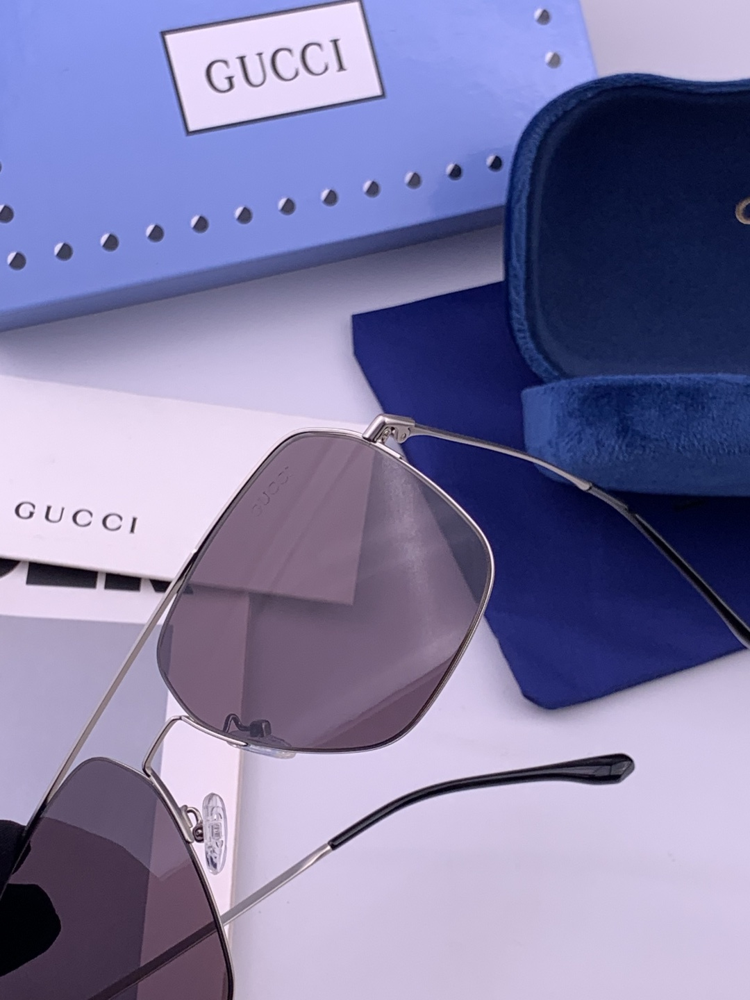 GUCCI 男款炫彩飞行员偏光太阳镜 ❤️材质：高清尼龙加厚卡槽高清偏光镜片 🌹无边框镜架💕颜👍型号：G0702