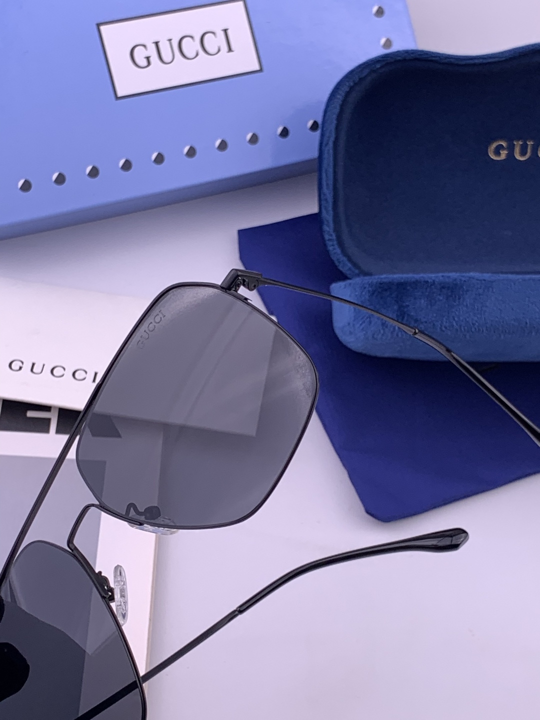 GUCCI 男款炫彩飞行员偏光太阳镜 ❤️材质：高清尼龙加厚卡槽高清偏光镜片 🌹无边框镜架💕颜👍型号：G0702