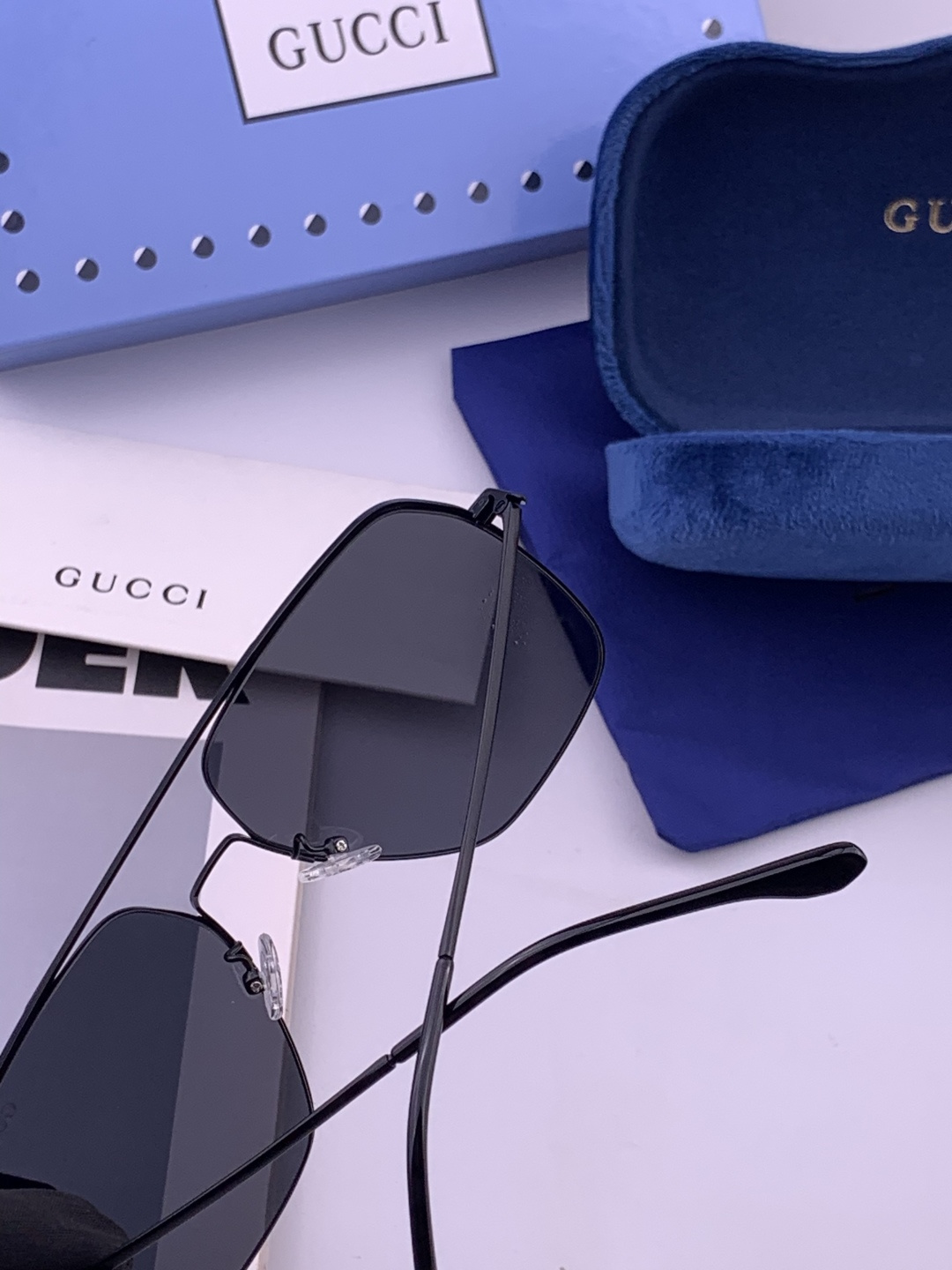 GUCCI 男款炫彩飞行员偏光太阳镜 ❤️材质：高清尼龙加厚卡槽高清偏光镜片 🌹无边框镜架💕颜👍型号：G0702