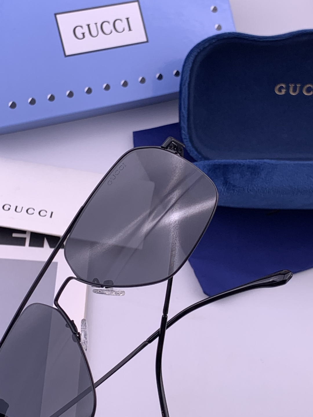 GUCCI 男款炫彩飞行员偏光太阳镜 ❤️材质：高清尼龙加厚卡槽高清偏光镜片 🌹无边框镜架💕颜👍型号：G0702