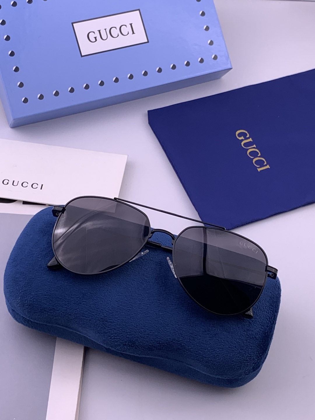 Gucci 。  高品质男女款墨镜   👍 进口宝丽来偏光镜片  。蛤蟆镜 开车钓鱼都可 。百搭显瘦墨镜韩版男士飞行员大