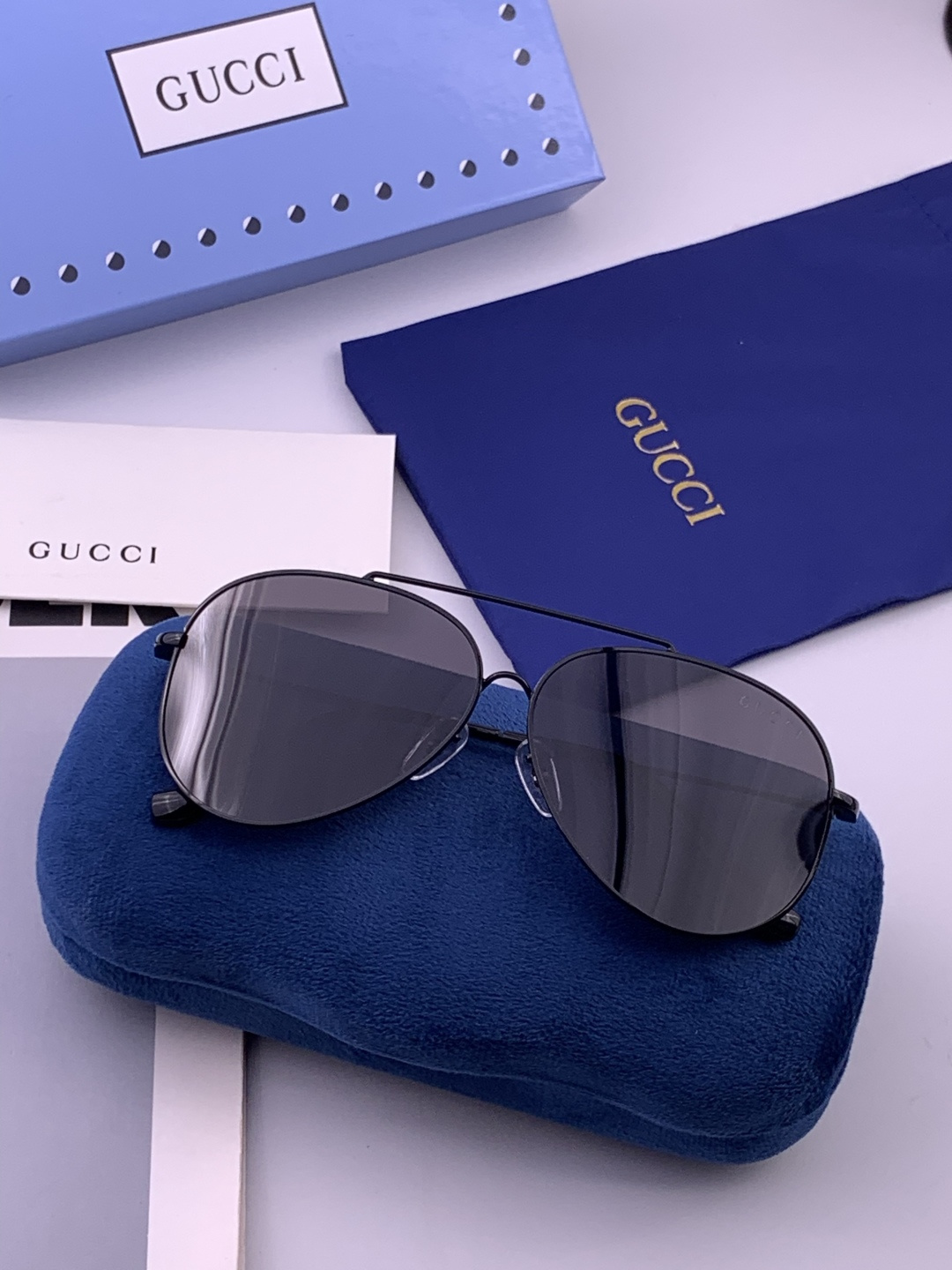Gucci 。  高品质男女款墨镜   👍 进口宝丽来偏光镜片  。蛤蟆镜 开车钓鱼都可 。百搭显瘦墨镜韩版男士飞行员大