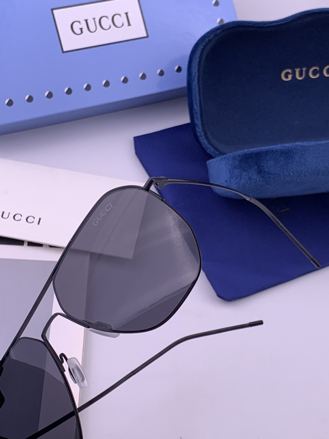 GUCCI 男款炫彩飞行员偏光太阳镜 ❤️材质：高清尼龙加厚卡槽高清偏光镜片 🌹无边框镜架💕颜👍型号：G01809