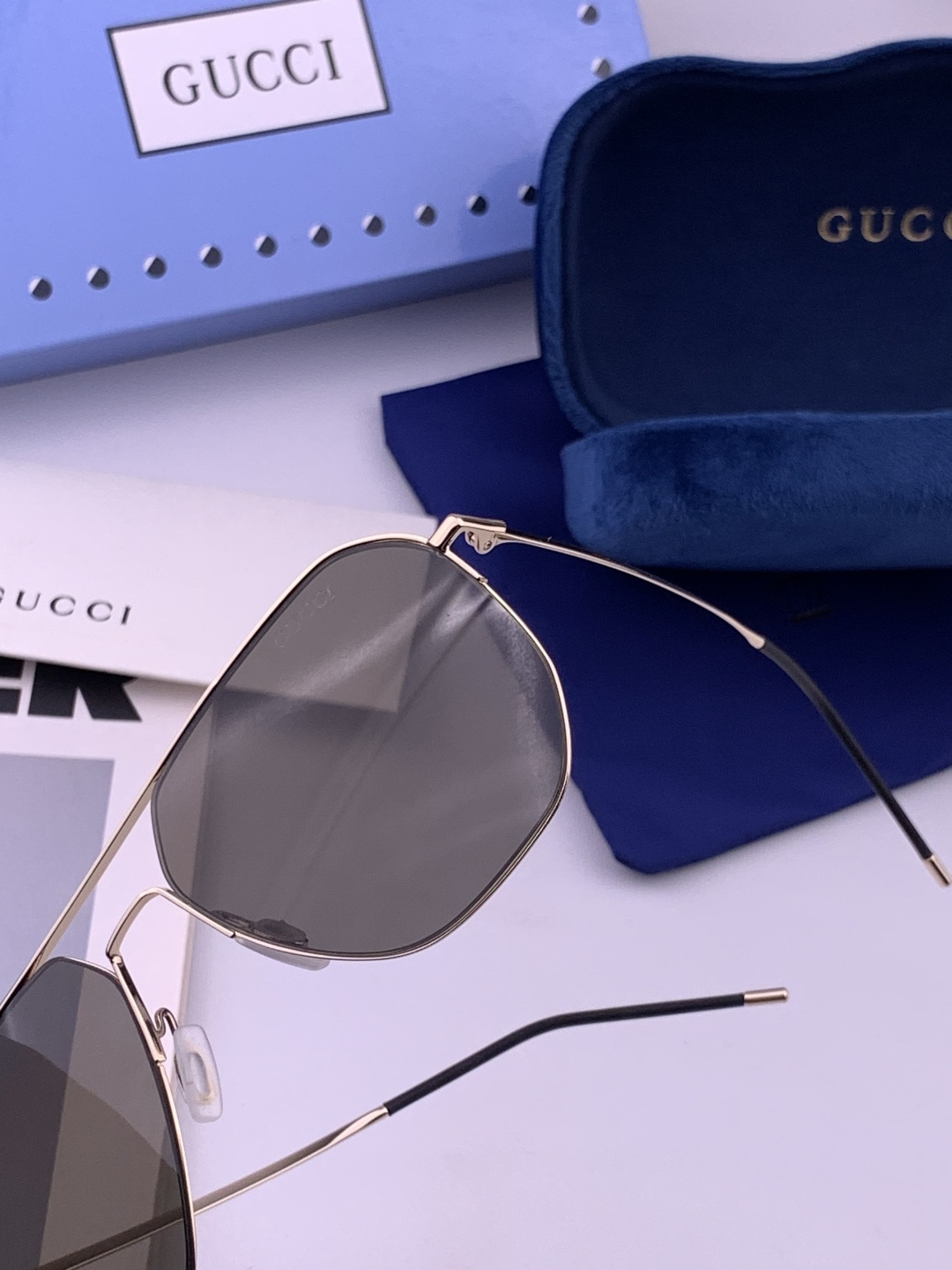 GUCCI 男款炫彩飞行员偏光太阳镜 ❤️材质：高清尼龙加厚卡槽高清偏光镜片 🌹无边框镜架💕颜👍型号：G01809