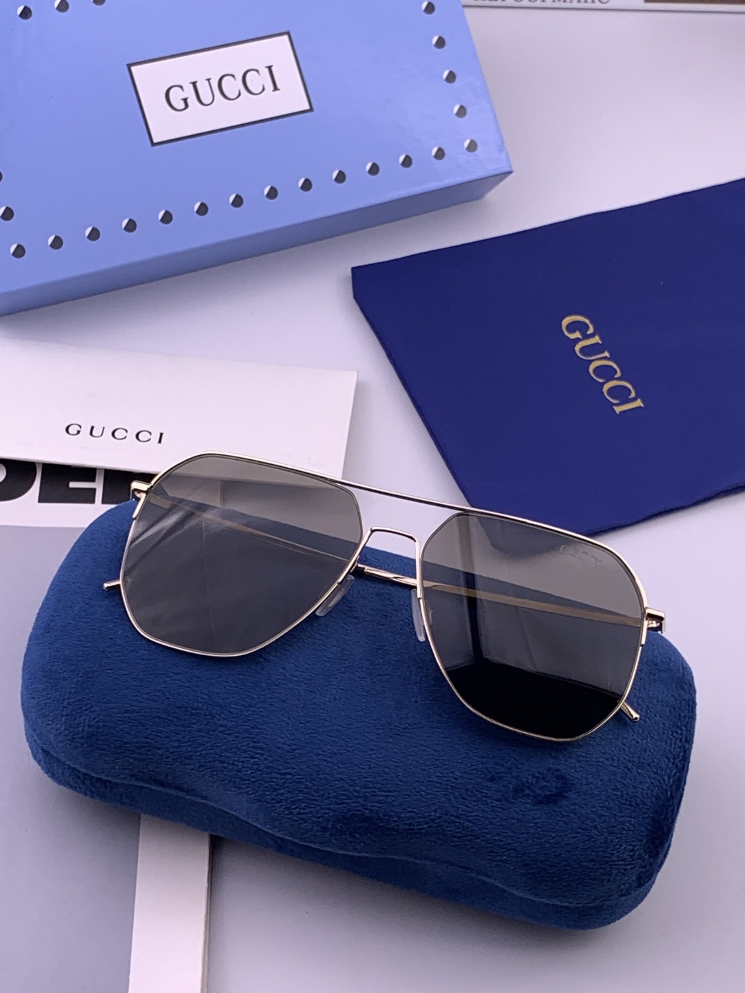GUCCI 男款炫彩飞行员偏光太阳镜 ❤️材质：高清尼龙加厚卡槽高清偏光镜片 🌹无边框镜架💕颜👍型号：G01809