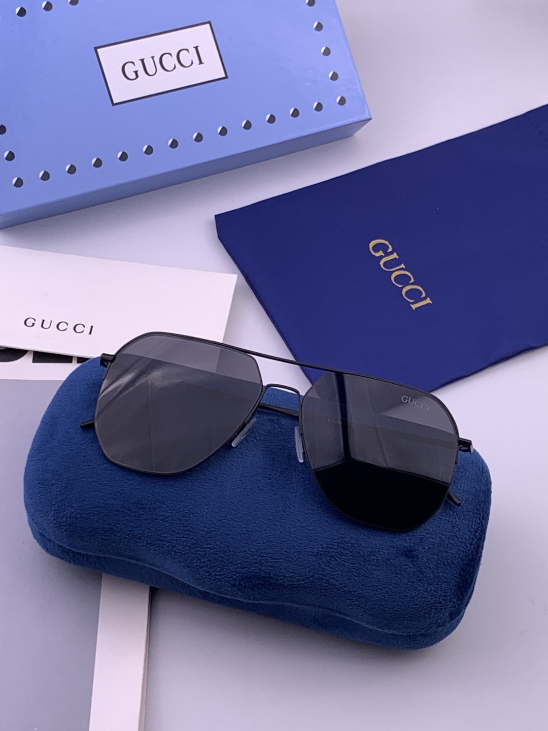 GUCCI 男款炫彩飞行员偏光太阳镜 ❤️材质：高清尼龙加厚卡槽高清偏光镜片 🌹无边框镜架💕颜👍型号：G01809
