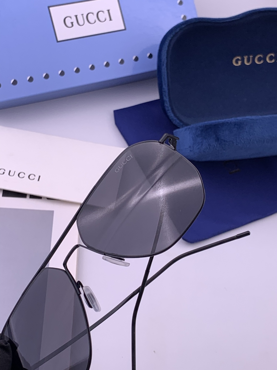 GUCCI 男款炫彩飞行员偏光太阳镜 ❤️材质：高清尼龙加厚卡槽高清偏光镜片 🌹无边框镜架💕颜👍型号：G01809