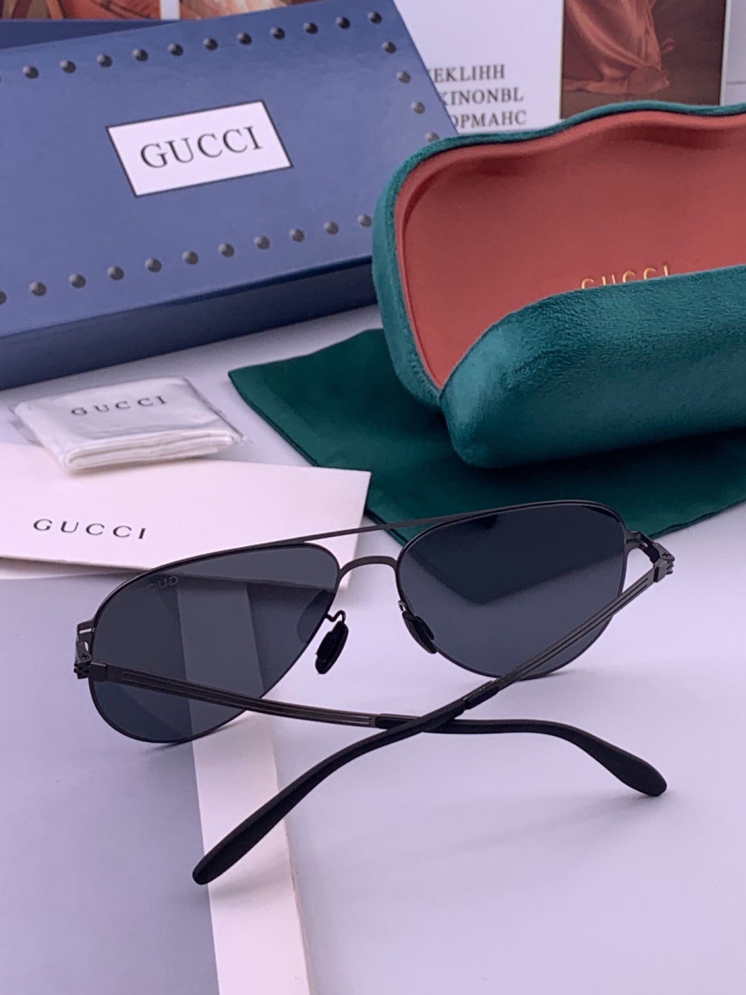♦️ GUCCI新款男女情侣款太阳镜多边形墨镜iP电镀永不褪色 超轻超有弹性整幅眼镜无螺丝重要的是压不坏 高清尼龙镜片、