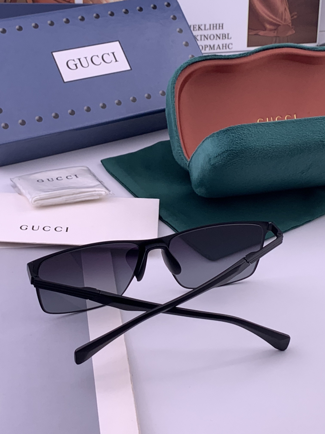 GUCCI 男款炫彩飞行员偏光太阳镜 ❤️材质：高清尼龙加厚卡槽高清偏光镜片 🌹无边框镜架💕颜👍型号：G197