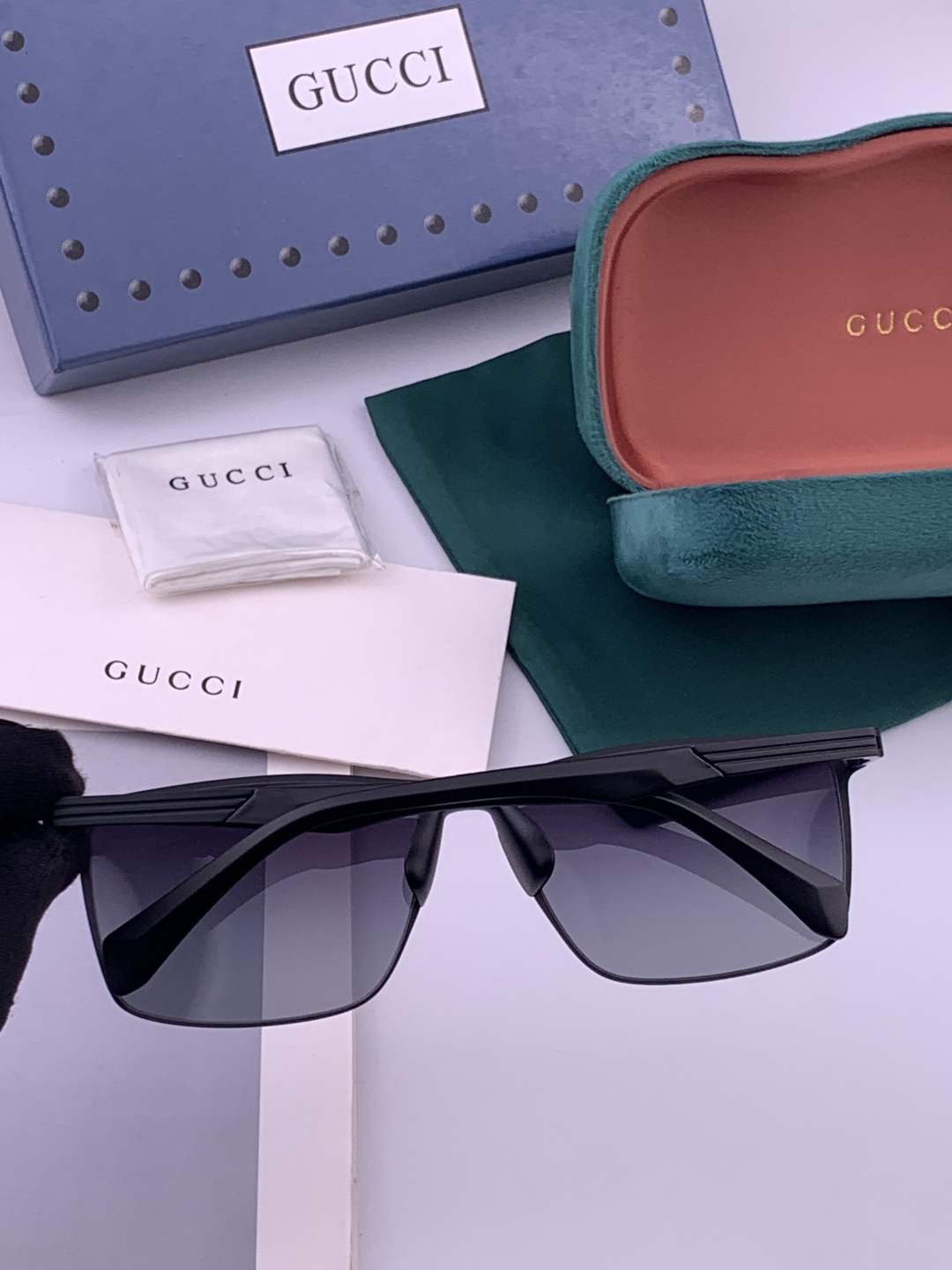 GUCCI 男款炫彩飞行员偏光太阳镜 ❤️材质：高清尼龙加厚卡槽高清偏光镜片 🌹无边框镜架💕颜👍型号：G197