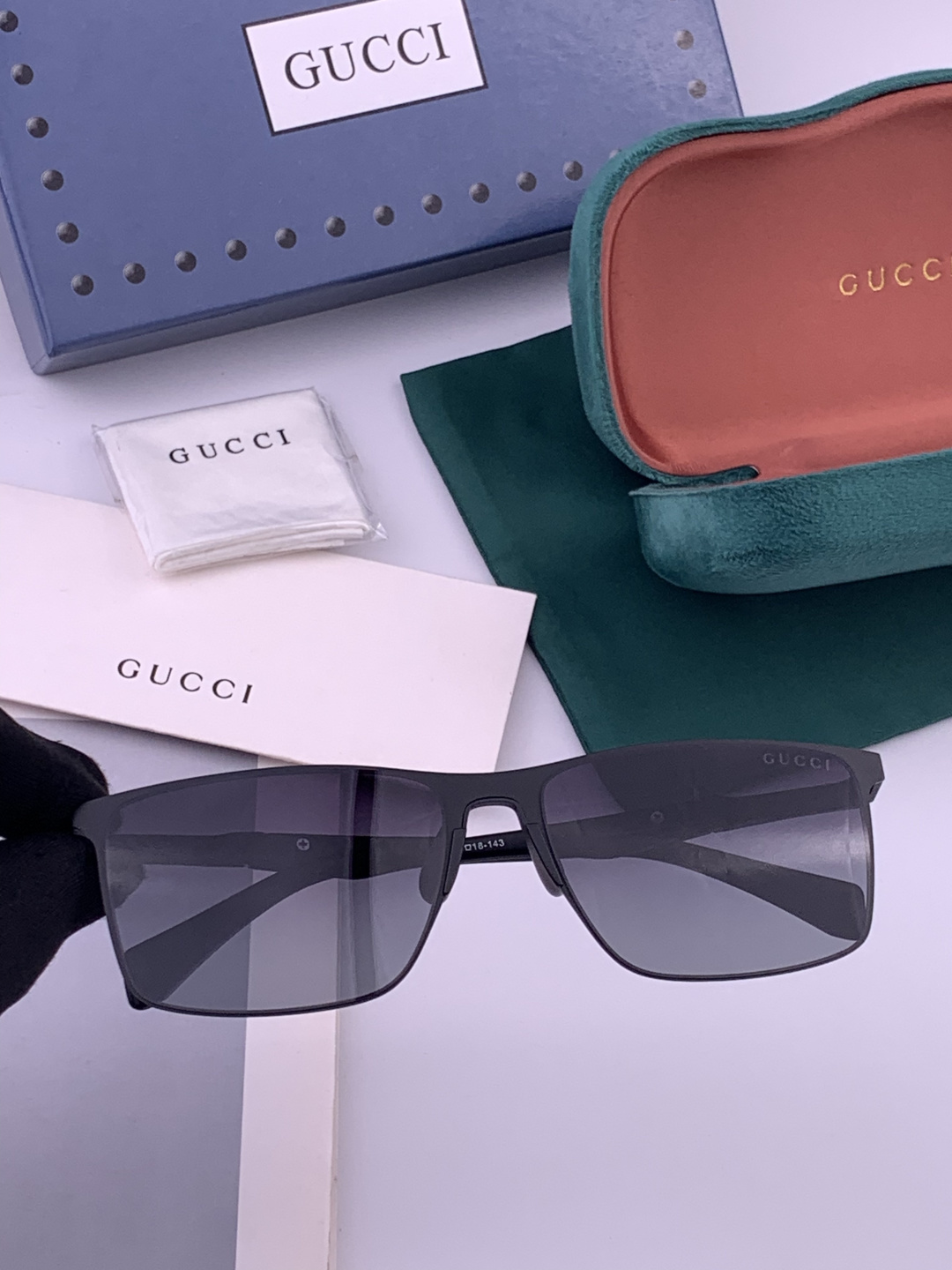 GUCCI 男款炫彩飞行员偏光太阳镜 ❤️材质：高清尼龙加厚卡槽高清偏光镜片 🌹无边框镜架💕颜👍型号：G197