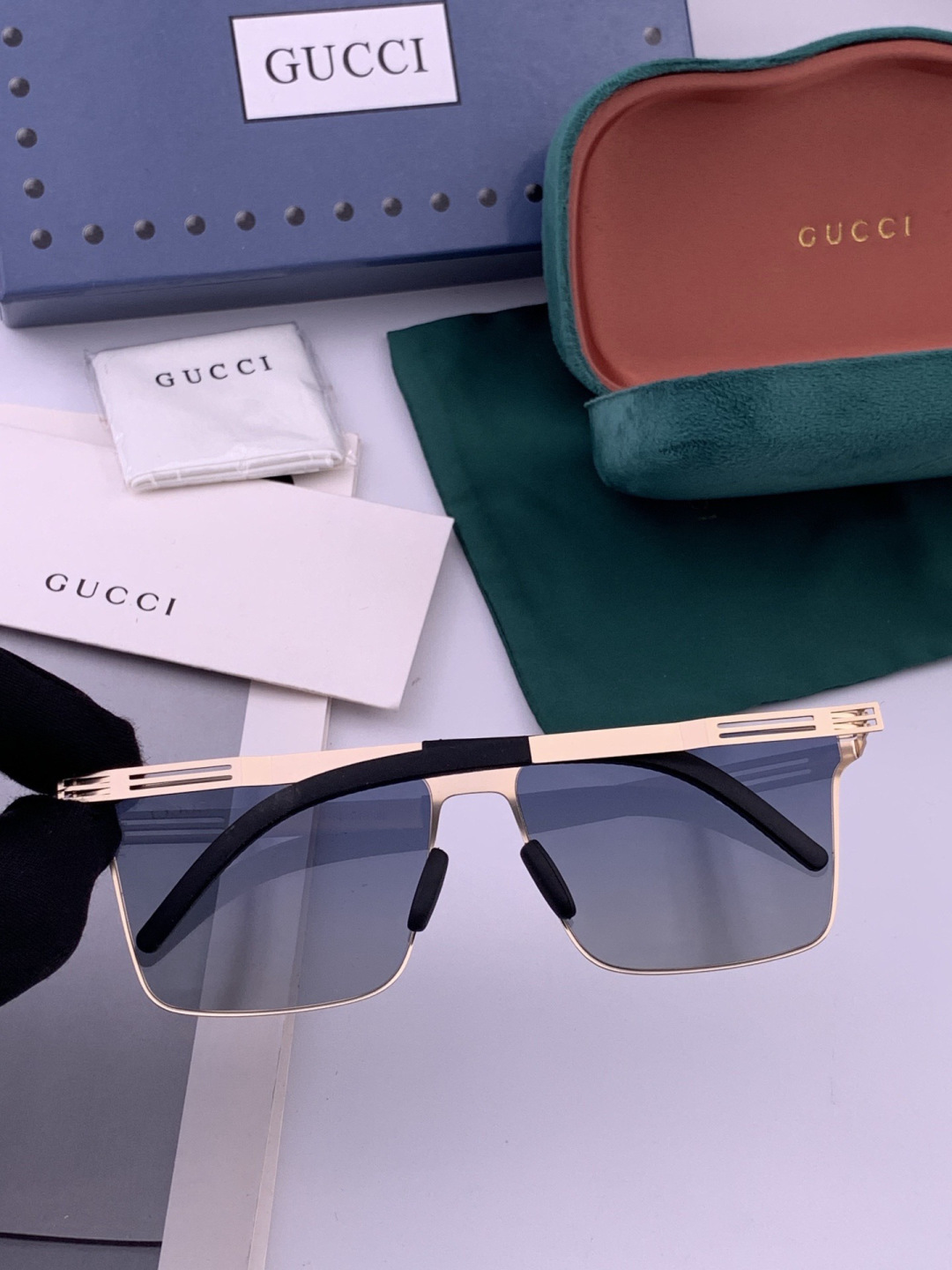 ♦️ GUCCI 新款男女情侣款太阳镜多边形墨镜iP电镀永不褪色 超轻超有弹性整幅眼镜无螺丝重要的是压不坏 高清尼龙镜片