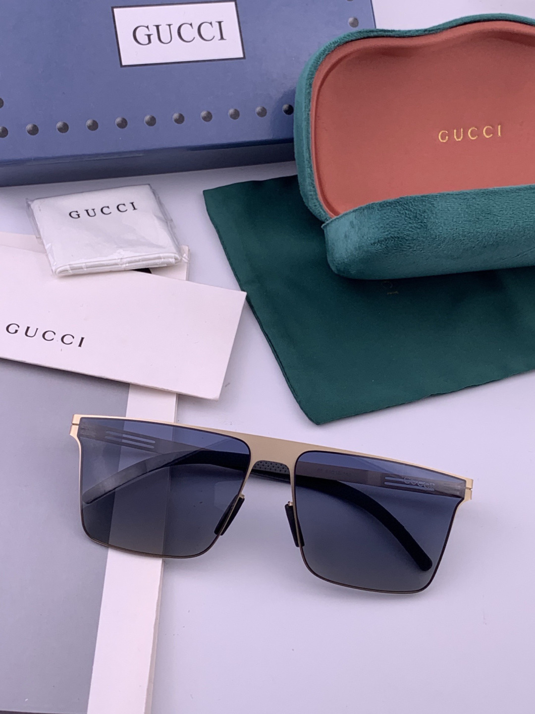 ♦️ GUCCI 新款男女情侣款太阳镜多边形墨镜iP电镀永不褪色 超轻超有弹性整幅眼镜无螺丝重要的是压不坏 高清尼龙镜片