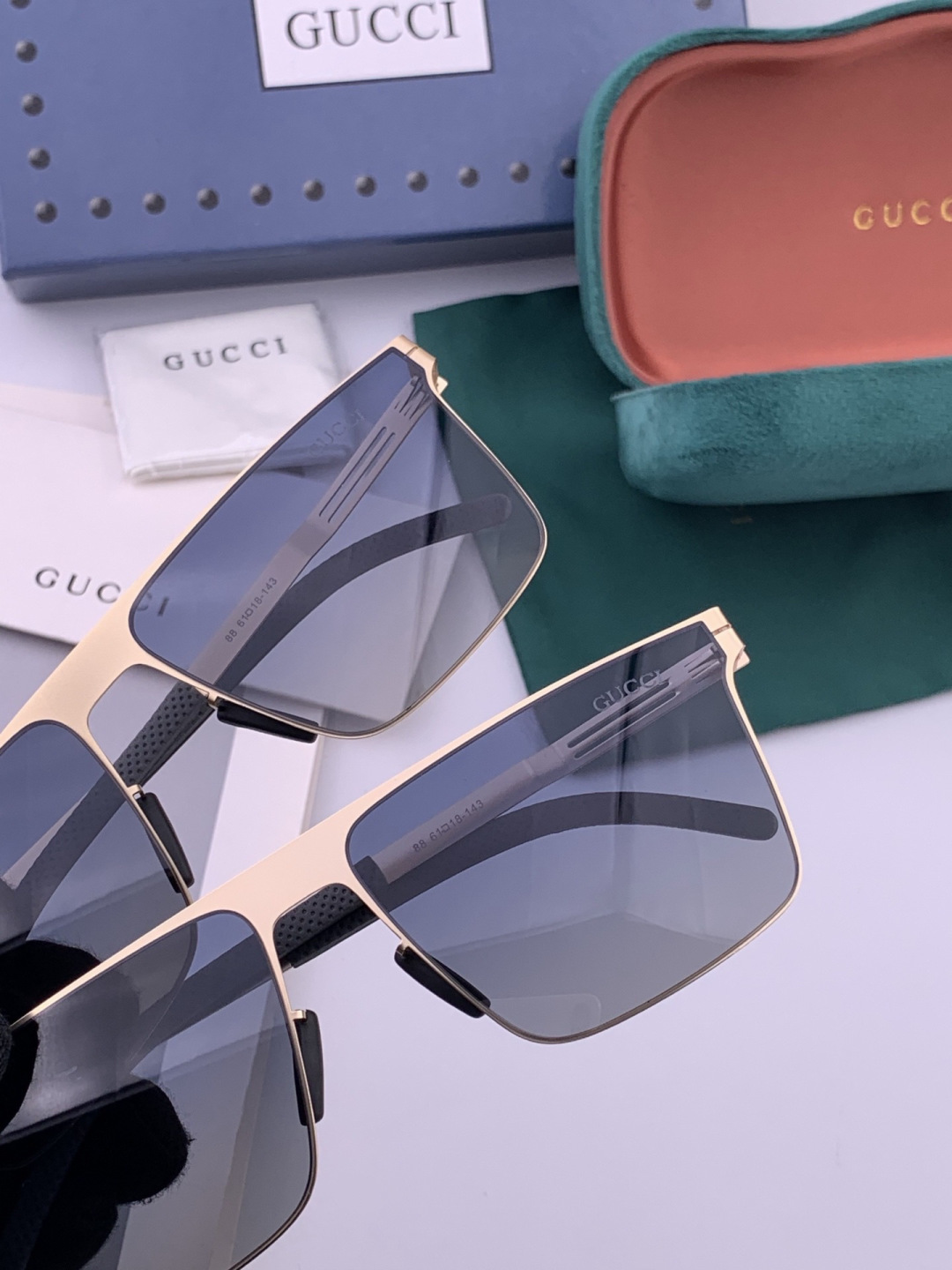 ♦️ GUCCI 新款男女情侣款太阳镜多边形墨镜iP电镀永不褪色 超轻超有弹性整幅眼镜无螺丝重要的是压不坏 高清尼龙镜片