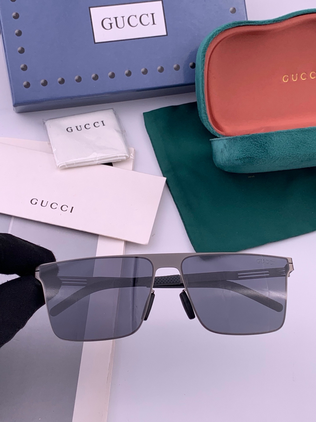 ♦️ GUCCI 新款男女情侣款太阳镜多边形墨镜iP电镀永不褪色 超轻超有弹性整幅眼镜无螺丝重要的是压不坏 高清尼龙镜片