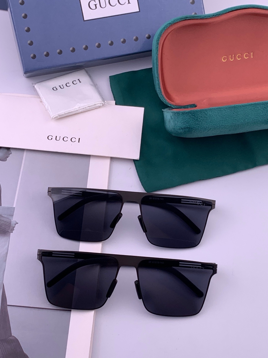 ♦️ GUCCI 新款男女情侣款太阳镜多边形墨镜iP电镀永不褪色 超轻超有弹性整幅眼镜无螺丝重要的是压不坏 高清尼龙镜片