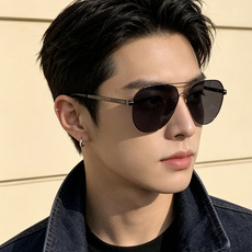 ♦️ GUCCI 新款男女情侣款太阳镜多边形墨镜iP电镀永不褪色 超轻超有弹性整幅眼镜无螺丝重要的是压不坏 高清尼龙镜片 ♦️ GUCCI 新款男女情侣款太阳镜多边形墨镜iP电镀永不褪色 超轻超有弹性整幅眼镜无螺丝重要的是压不坏 高清尼龙镜片