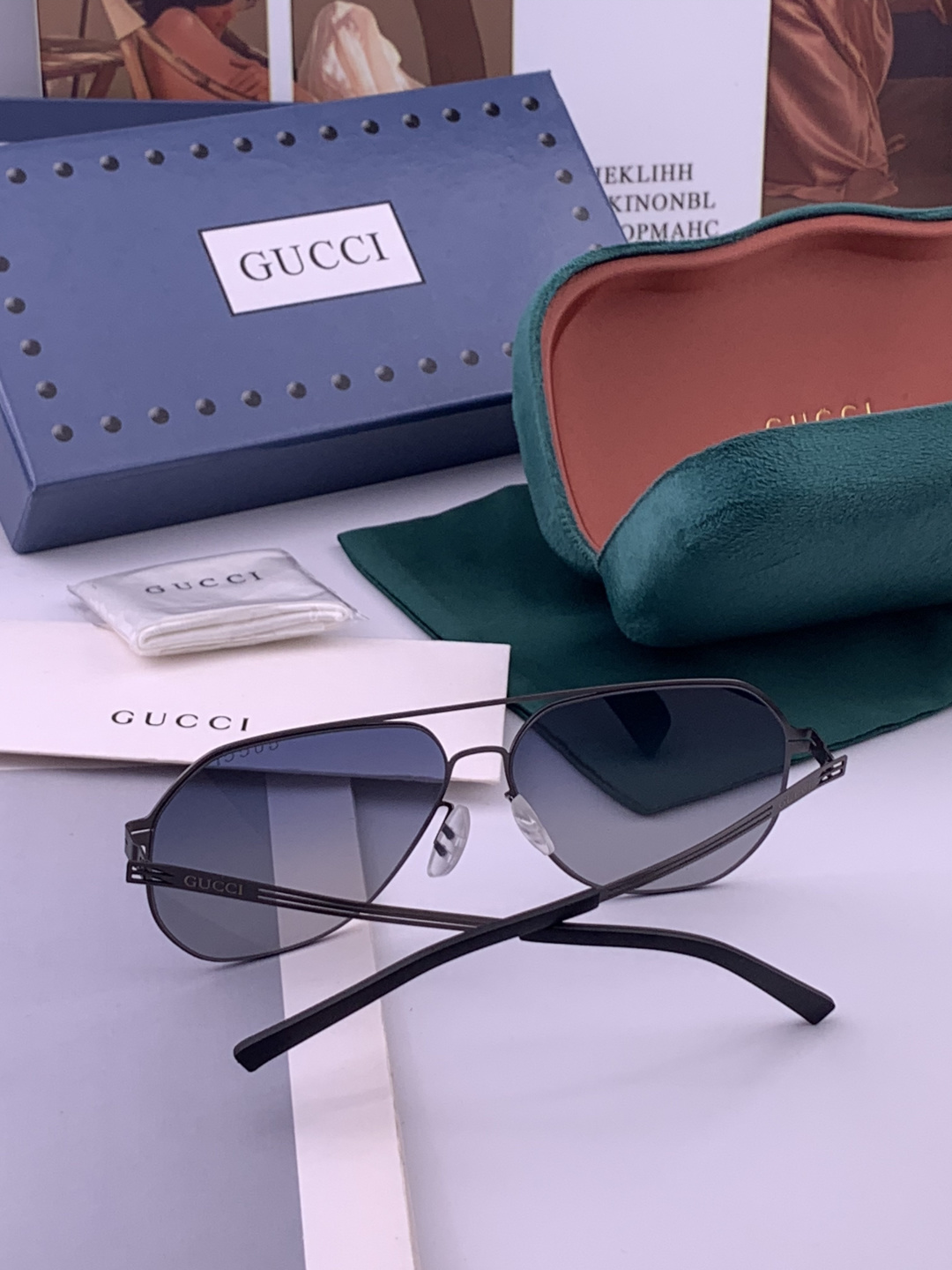 ♦️ GUCCI 新款男女情侣款太阳镜多边形墨镜iP电镀永不褪色 超轻超有弹性整幅眼镜无螺丝重要的是压不坏 高清尼龙镜片