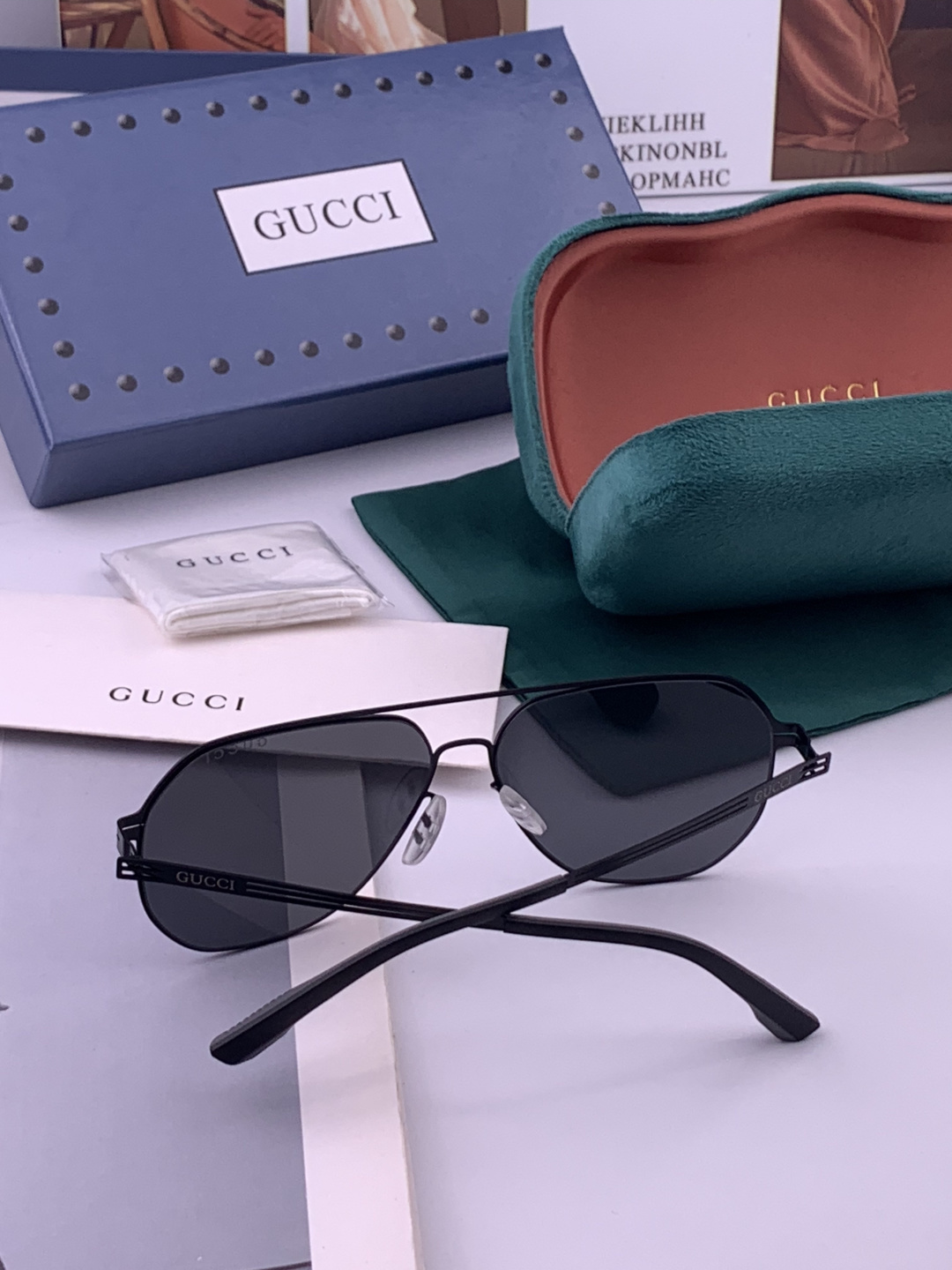 ♦️ GUCCI 新款男女情侣款太阳镜多边形墨镜iP电镀永不褪色 超轻超有弹性整幅眼镜无螺丝重要的是压不坏 高清尼龙镜片