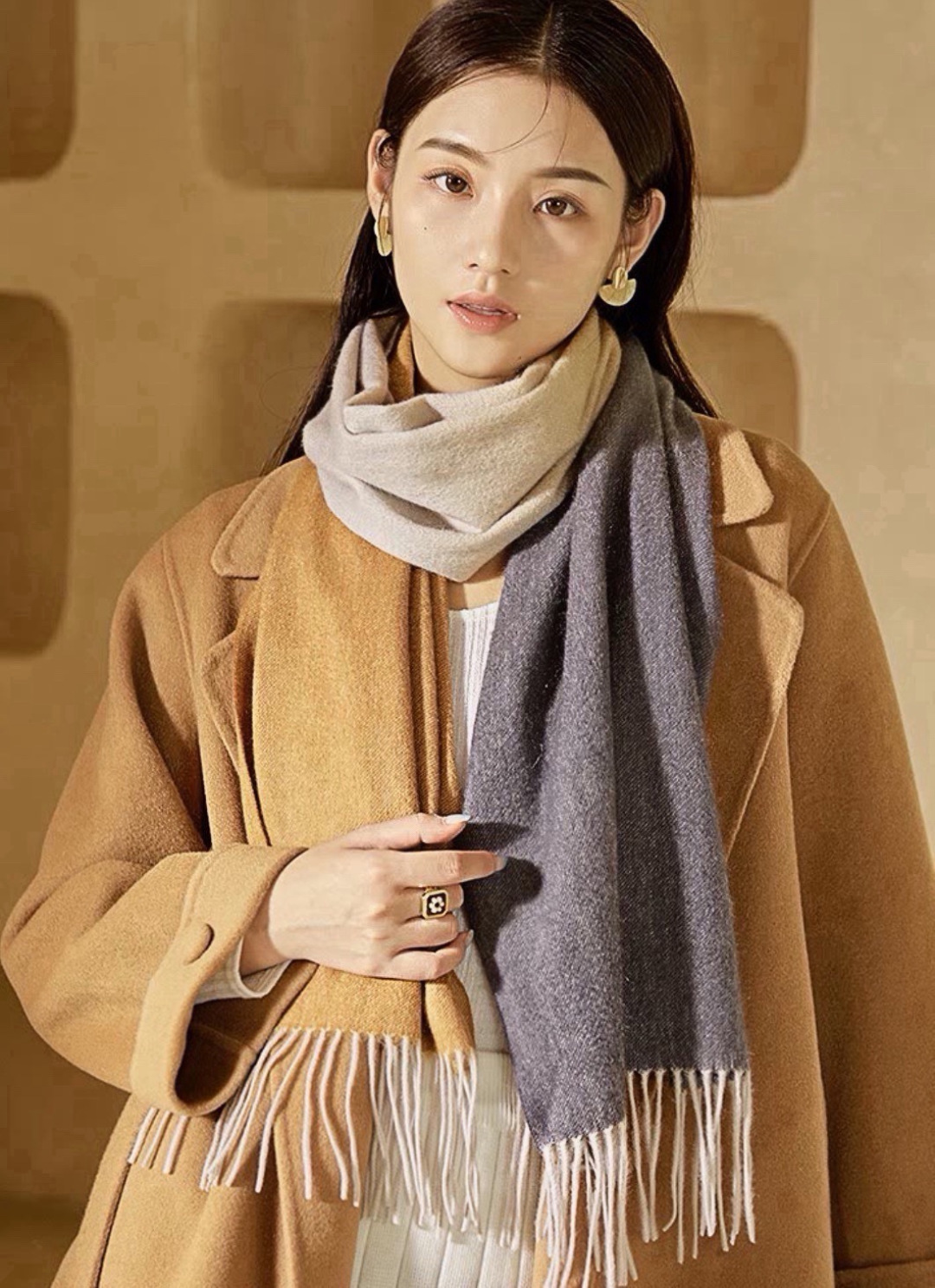 ✨✨太美了😍 爱马仕 情侣款 美到要尖叫😱专柜最新款🎊英伦欧美范儿「多色渐变」又是一款即时尚又实用的大围巾&长巾，🎆撞色