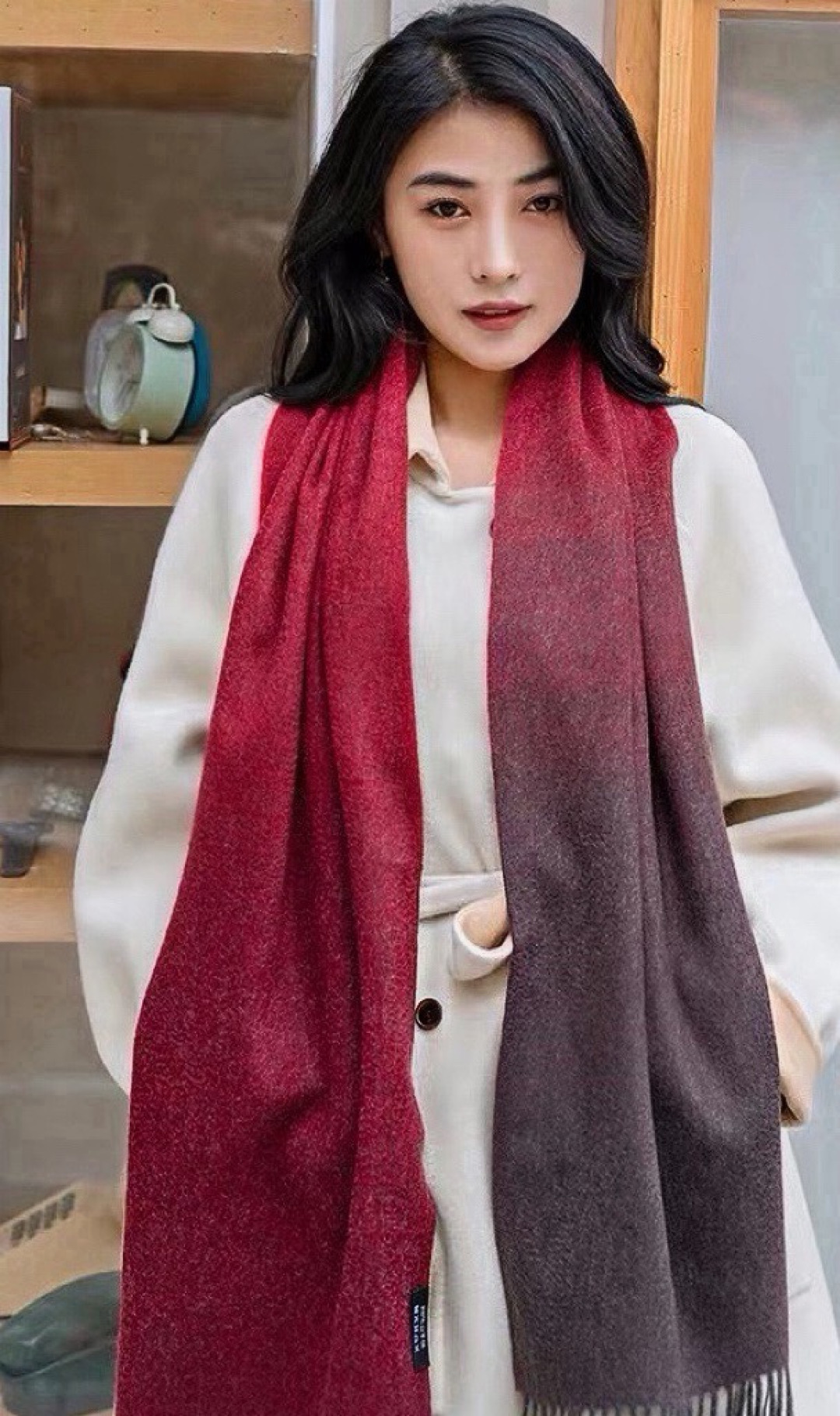 ✨✨太美了😍 爱马仕 情侣款 美到要尖叫😱专柜最新款🎊英伦欧美范儿「多色渐变」又是一款即时尚又实用的大围巾&长巾，🎆撞色