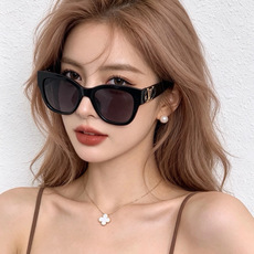 🆕 LV 新款女士方框太阳眼镜 开车墨镜 新款太阳镜 时尚大方 舒适轻盈 精致奢华 超轻 型号:L07002 🆕 LV 新款女士方框太阳眼镜 开车墨镜 新款太阳镜 时尚大方 舒适轻盈 精致奢华 超轻 型号:L07002