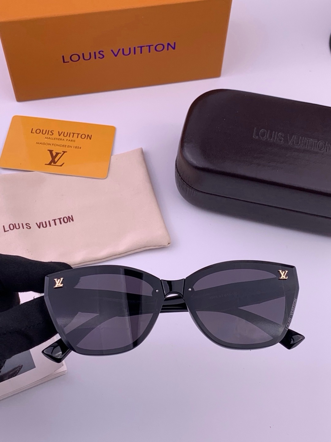 🆕   LV 太阳镜潮品官网模特同款 [玫瑰][玫瑰]四叶草🍀精致个性设计简约时尚 高品质值得拥有绝对潮爆整个夏季 新款