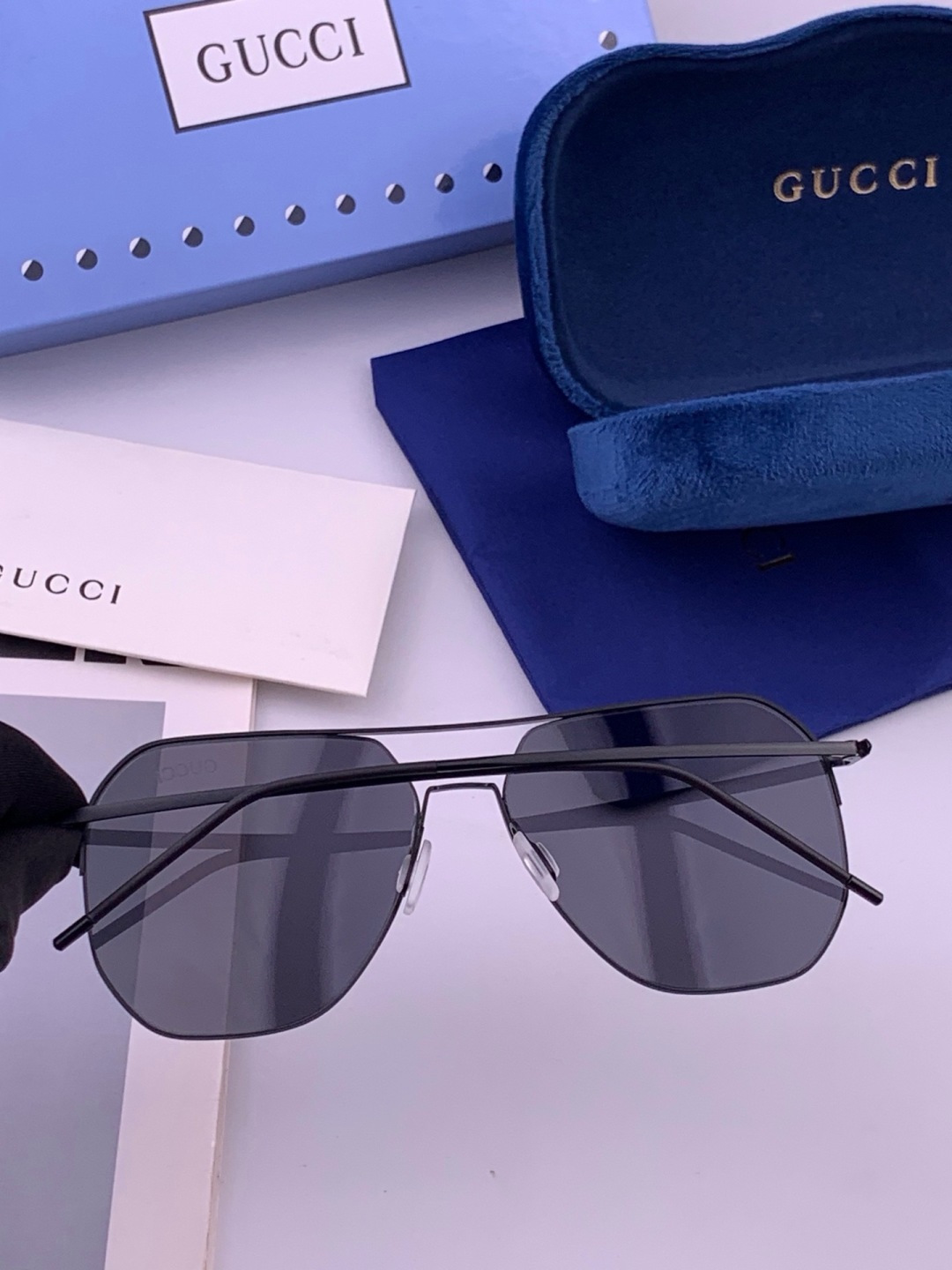🆕         GUCCI 男款炫彩飞行员偏光太阳镜 ❤️材质：高清尼龙加厚卡槽高清偏光镜片 🌹无边框镜架💕颜👍型号