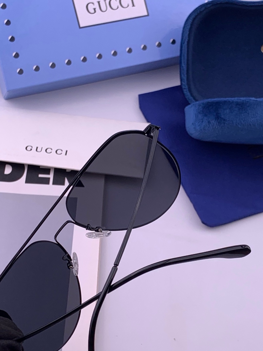 🆕         GUCCI 男款炫彩飞行员偏光太阳镜 ❤️材质：高清尼龙加厚卡槽高清偏光镜片 🌹无边框镜架💕颜👍型号