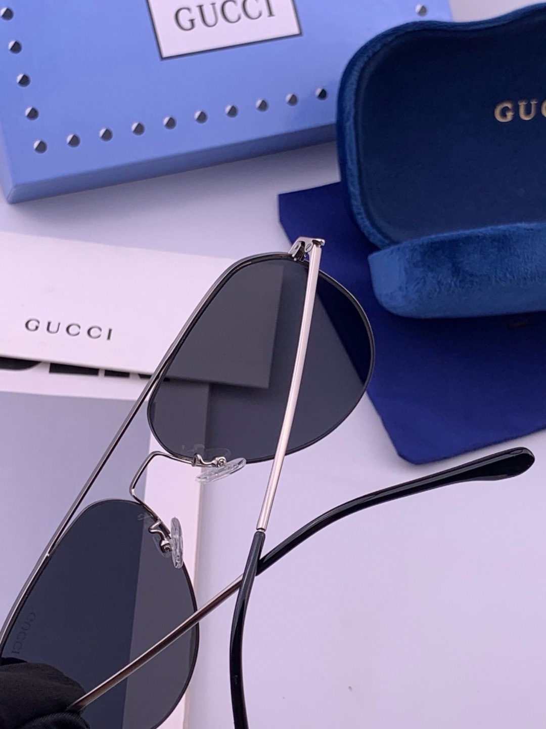 🆕         GUCCI 男款炫彩飞行员偏光太阳镜 ❤️材质：高清尼龙加厚卡槽高清偏光镜片 🌹无边框镜架💕颜👍型号