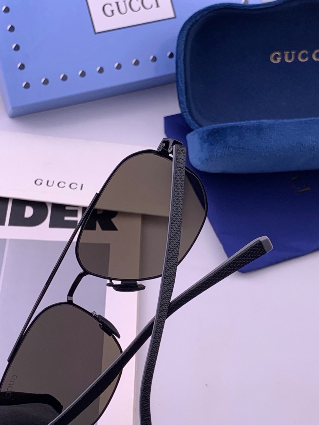 🆕        GUCCI 男款炫彩飞行员偏光太阳镜 ❤️材质：高清尼龙加厚卡槽高清偏光镜片 🌹无边框镜架💕颜👍型号：
