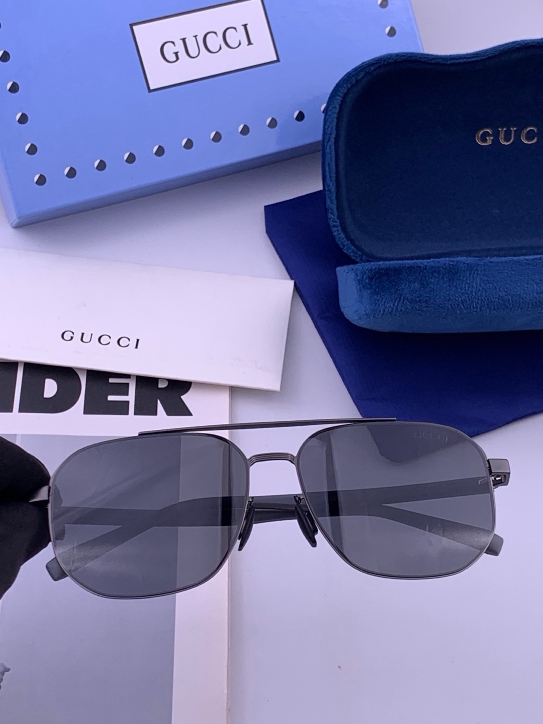 🆕        GUCCI 男款炫彩飞行员偏光太阳镜 ❤️材质：高清尼龙加厚卡槽高清偏光镜片 🌹无边框镜架💕颜👍型号：