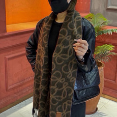 🆕 炒鸡火爆💫抢疯了👑罗意威【LW老花双面长巾】很幸运拿到這个品牌的东西,真的不多见,很少在国內做订单,款式真的少的 🆕 炒鸡火爆💫抢疯了👑罗意威【LW老花双面长巾】很幸运拿到這个品牌的东西,真的不多见,很少在国內做订单,款式真的少的