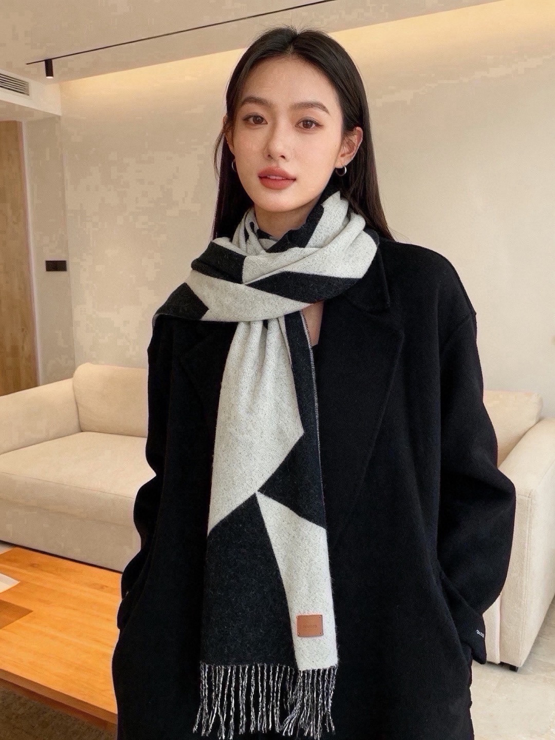 🆕  ✨✨太美了😍 爱马仕 情侣款 美到要尖叫😱专柜最新款🎊英伦欧美范儿「多色渐变」又是一款即时尚又实用的大围巾&长巾，