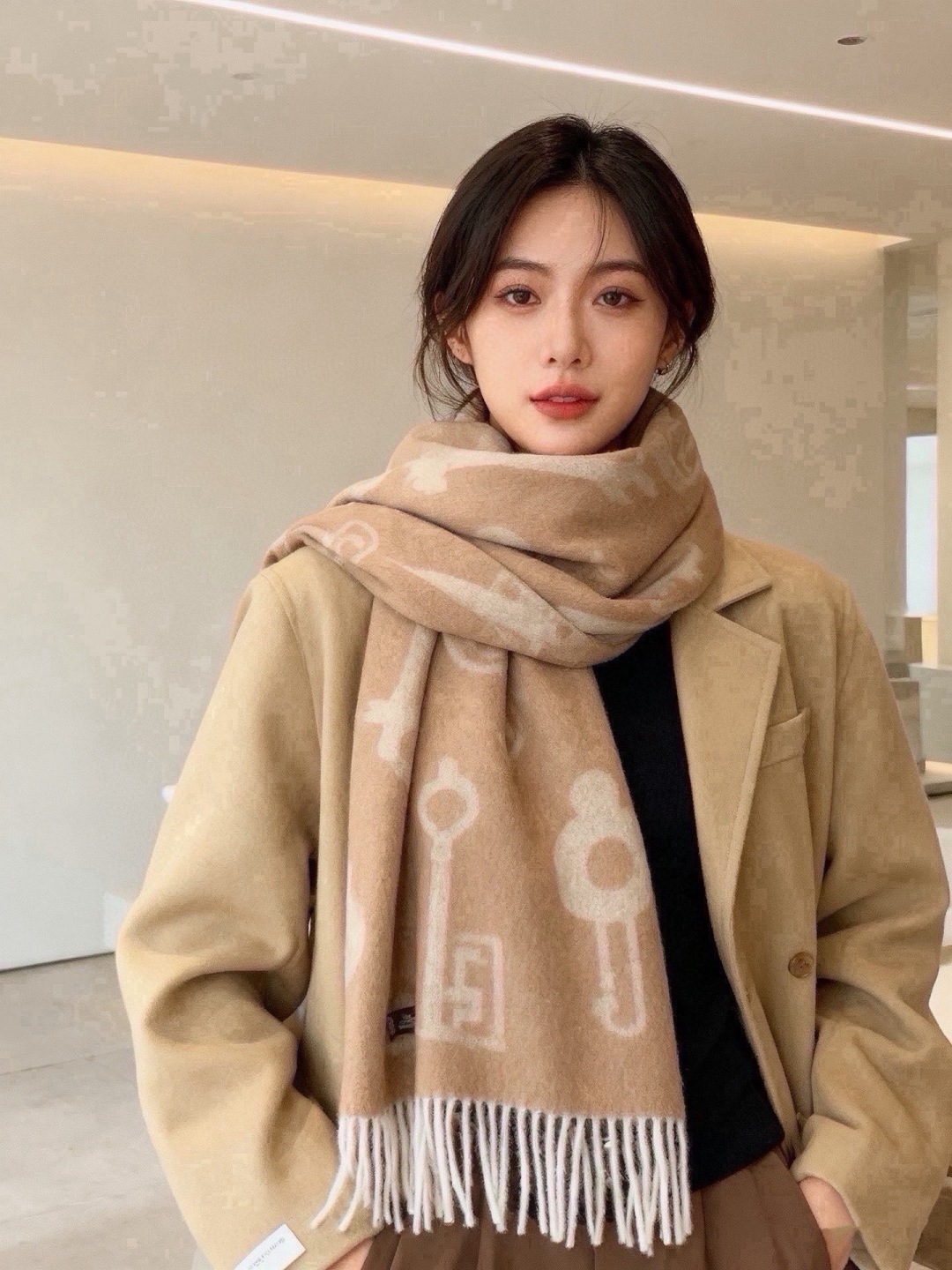 🆕  🆕上新爱马仕钥匙男女款 这款围巾且买且珍惜😍~都是出口订单所以比较难遇❤️东西讲究少而精😍好看的一定要收😎这款H家