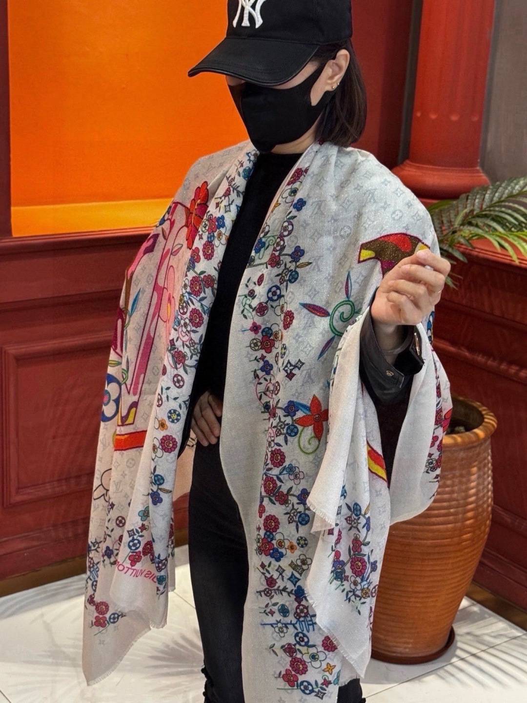 🆕   会发光发亮的围巾新品🌈上新 专柜同步材质 LV x TM Monogram Su🆕 Perflat Flower