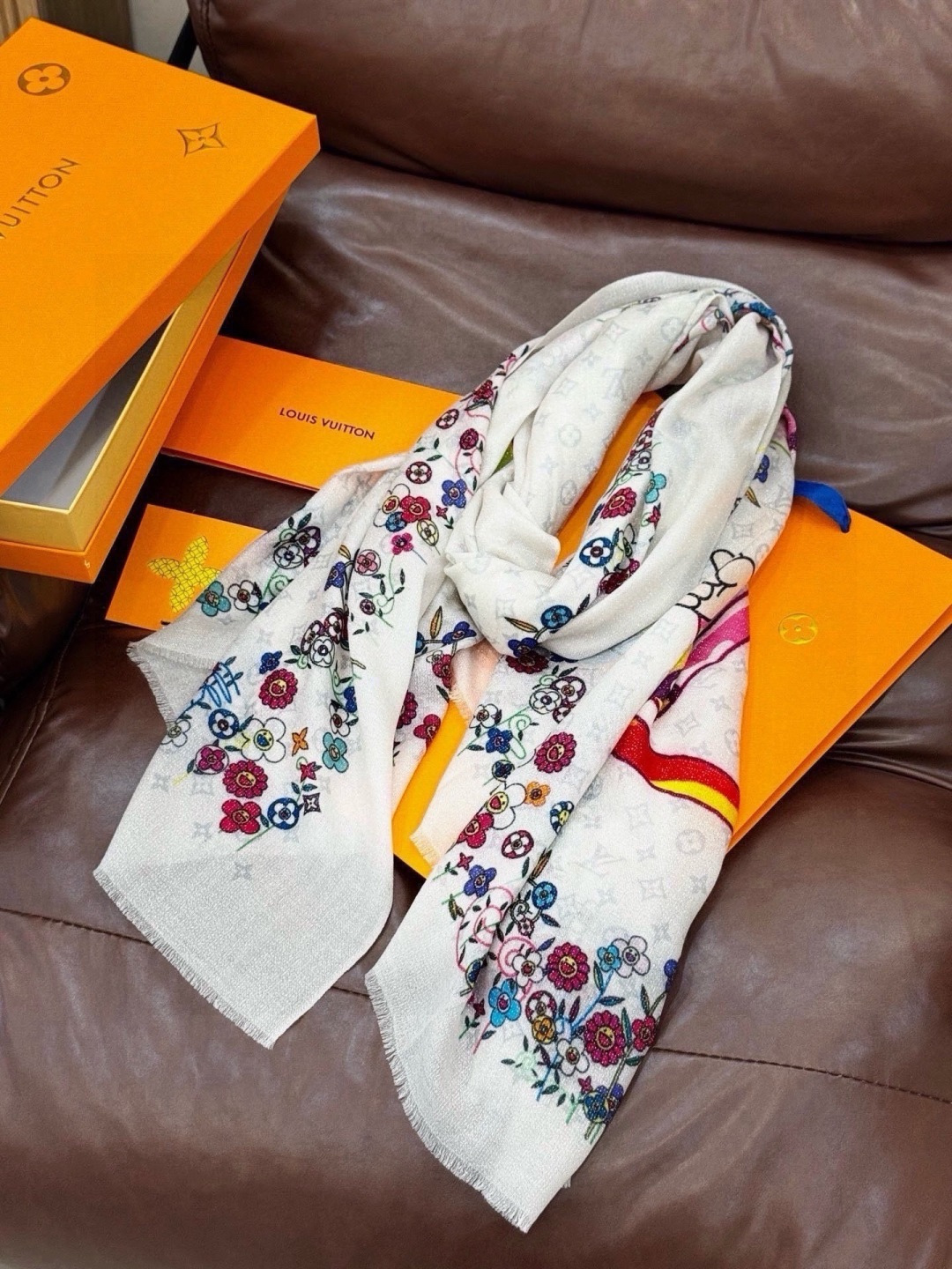 🆕   会发光发亮的围巾新品🌈上新 专柜同步材质 LV x TM Monogram Su🆕 Perflat Flower
