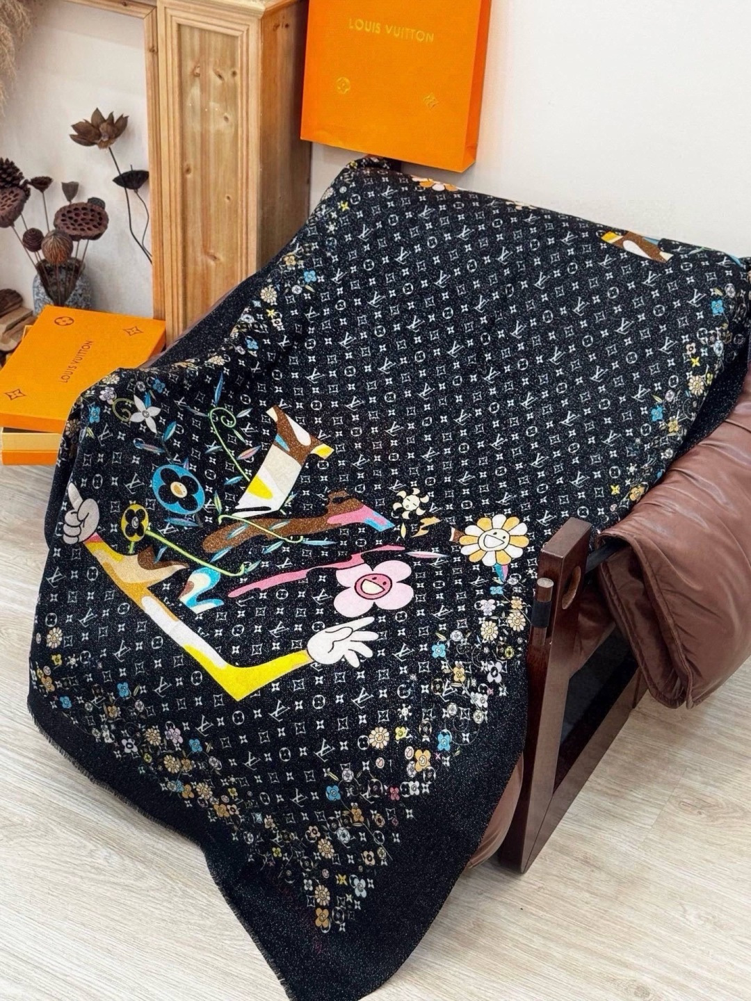 🆕   会发光发亮的围巾新品🌈上新 专柜同步材质 LV x TM Monogram Su🆕 Perflat Flower