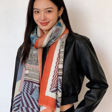 🆕 会发光发亮的围巾 爱马仕 专柜同步 买了都说好看羊绒印花‼️推荐💕顶级工艺超值‼️爱马仕专柜爆款🎁🎁羊绒方巾💟立 🆕 会发光发亮的围巾 爱马仕 专柜同步 买了都说好看羊绒印花‼️推荐💕顶级工艺超值‼️爱马仕专柜爆款🎁🎁羊绒方巾💟立