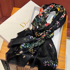 🆕 会发光发亮的围巾💃🏻💃🏻D家【D花香明媚】‼️抢‼️VI🆕 P推荐 ‼️👍下手一定要快【高端 大爱 ‼️纯羊绒 🆕 会发光发亮的围巾💃🏻💃🏻D家【D花香明媚】‼️抢‼️VI🆕 P推荐 ‼️👍下手一定要快【高端 大爱 ‼️纯羊绒
