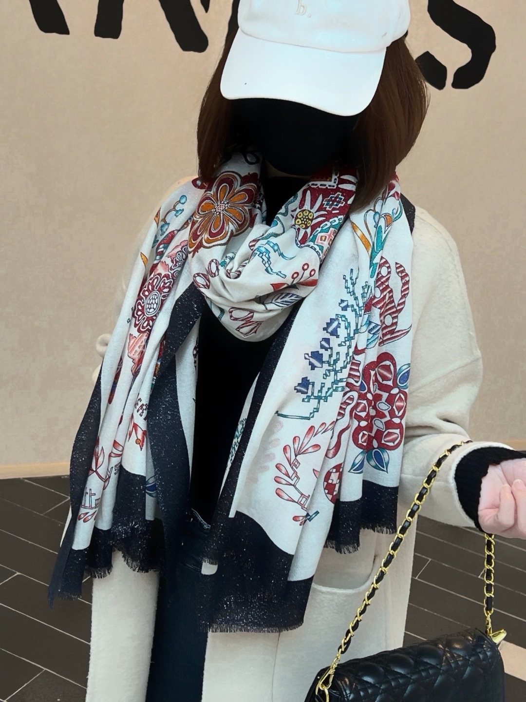 🆕 会发光发亮的围巾 爱马仕 专柜同步 买了都说好看羊绒印花‼️推荐💕顶级工艺超值‼️爱马仕专柜爆款🎁🎁羊绒方巾💟立 🆕 会发光发亮的围巾 爱马仕 专柜同步 买了都说好看羊绒印花‼️推荐💕顶级工艺超值‼️爱马仕专柜爆款🎁🎁羊绒方巾💟立